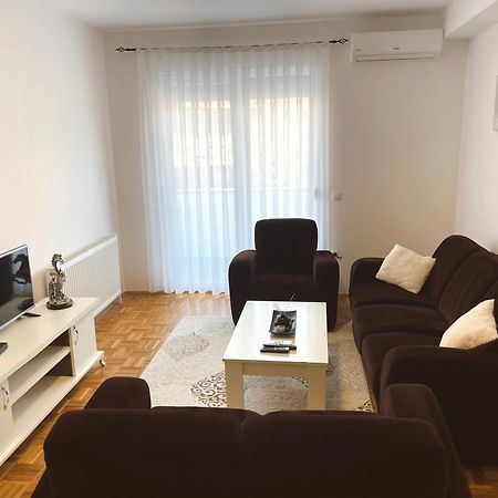 Apartment Troi Pristina Eksteriør billede