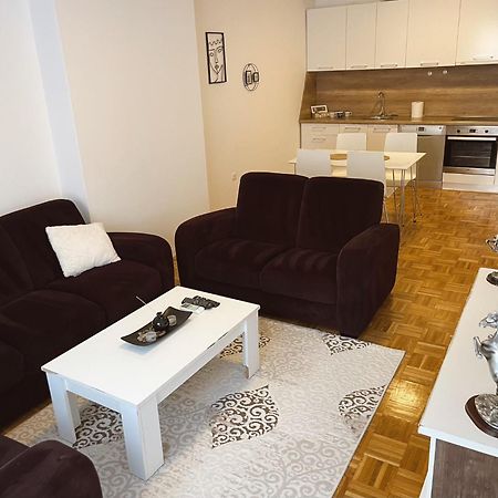 Apartment Troi Pristina Eksteriør billede